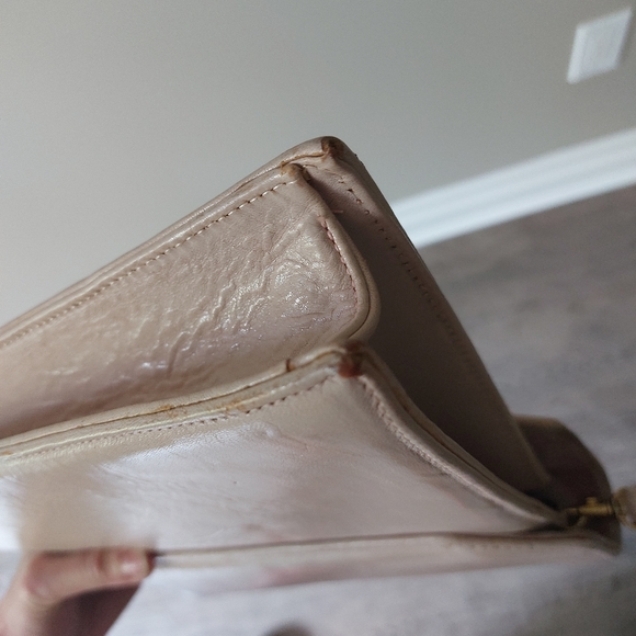 Vintage blush baby pink leather top handle crossbody bag with gold hardware - Picture 3 of 13
